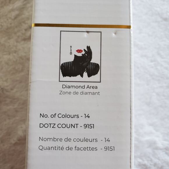 Diamond Dotz Lady in Black Art Kit - Picture 3 of 6